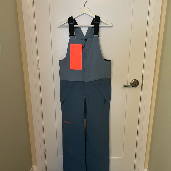 Set of Clothes for Snowboarding - Picture 3 of 4